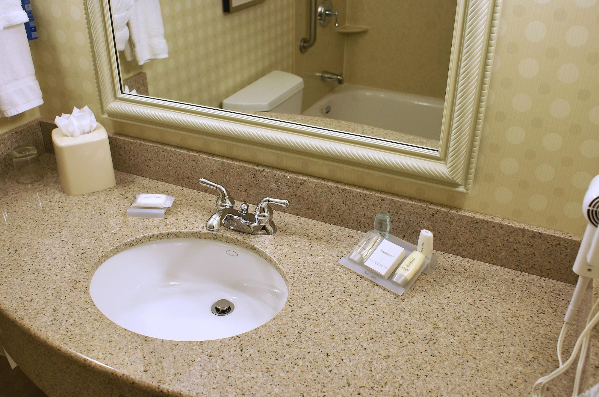 Hilton Garden Inn Sonoma County Airport Санта Роза Екстериор снимка