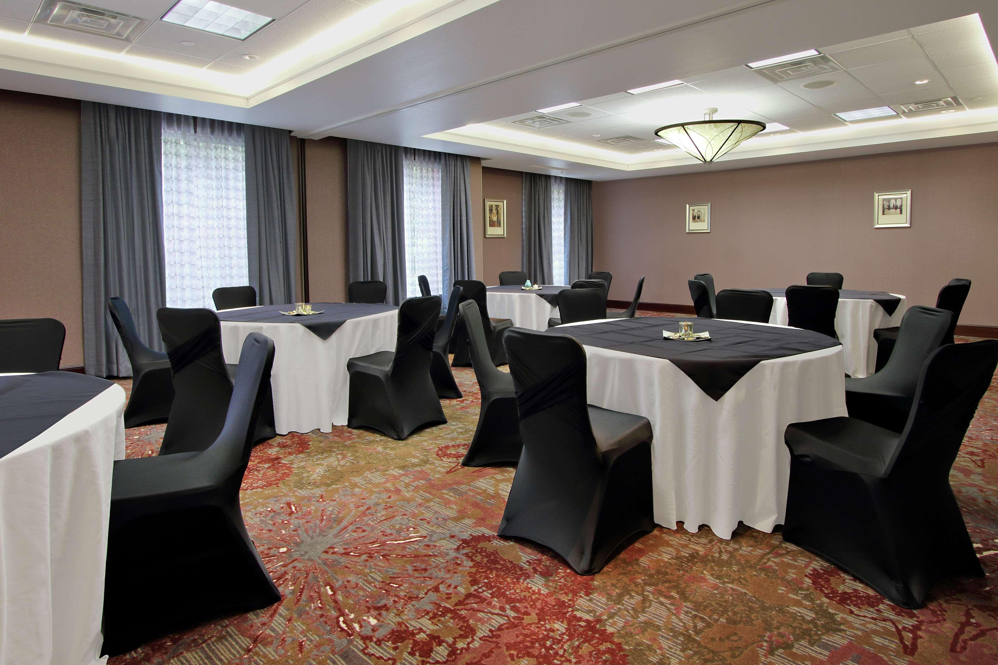 Hilton Garden Inn Sonoma County Airport Санта Роза Екстериор снимка