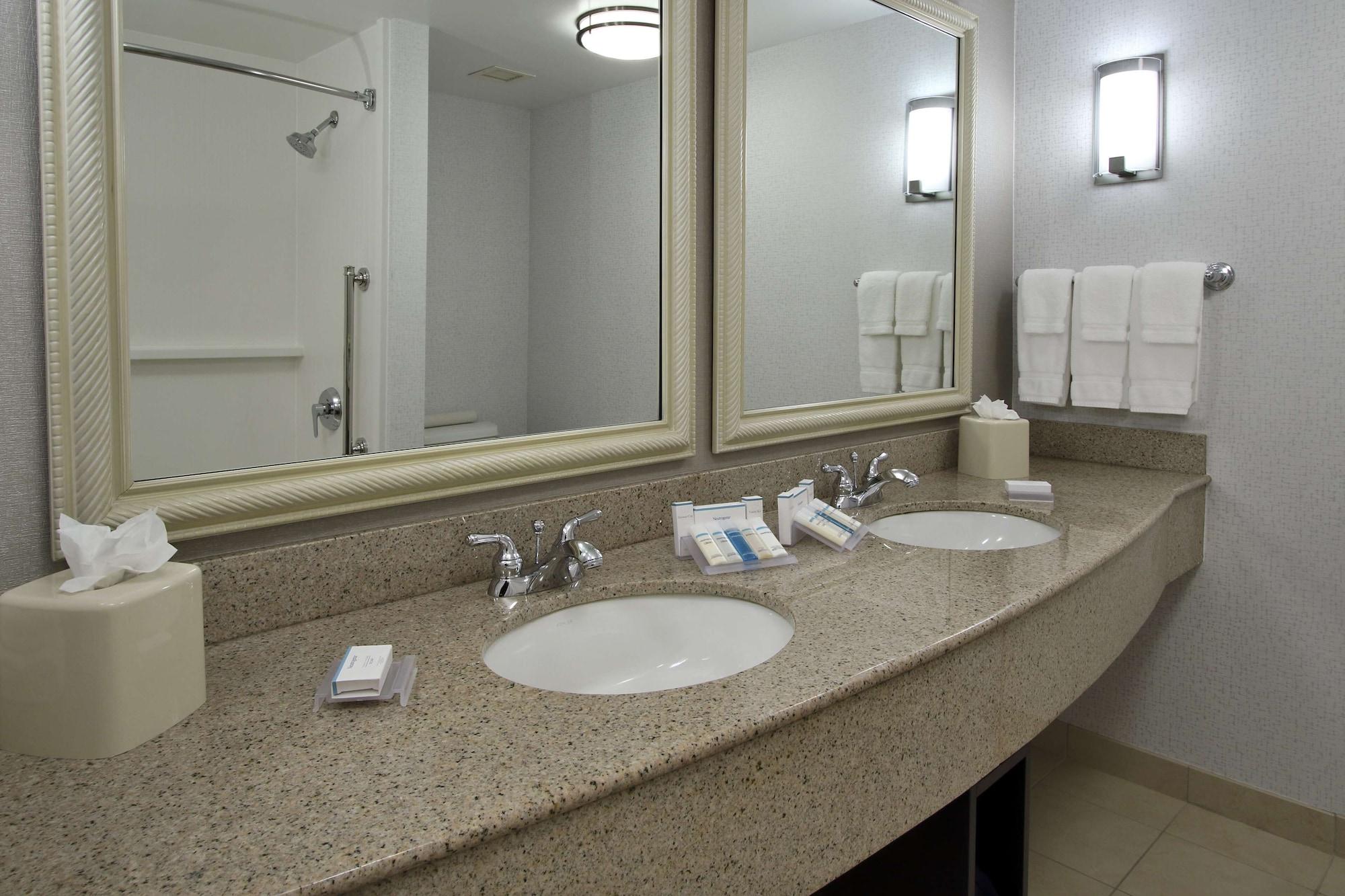 Hilton Garden Inn Sonoma County Airport Санта Роза Екстериор снимка