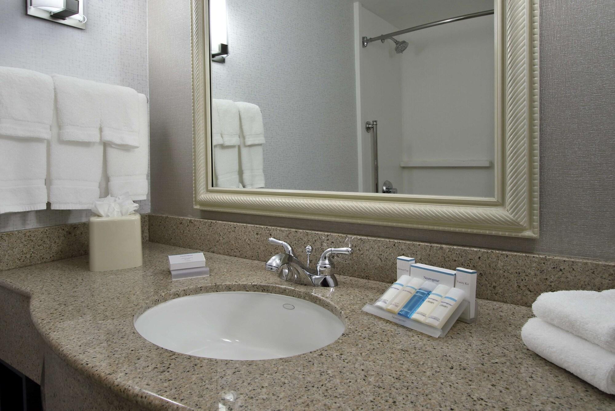 Hilton Garden Inn Sonoma County Airport Санта Роза Екстериор снимка