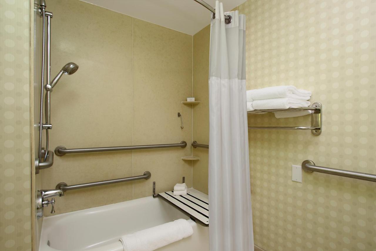 Hilton Garden Inn Sonoma County Airport Санта Роза Екстериор снимка