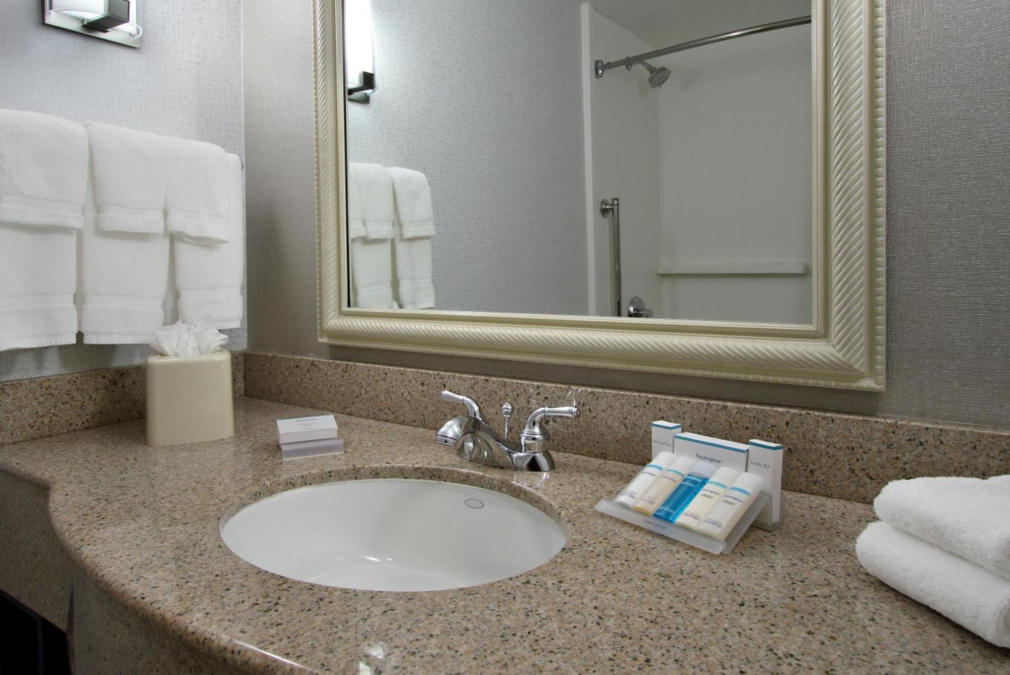 Hilton Garden Inn Sonoma County Airport Санта Роза Екстериор снимка