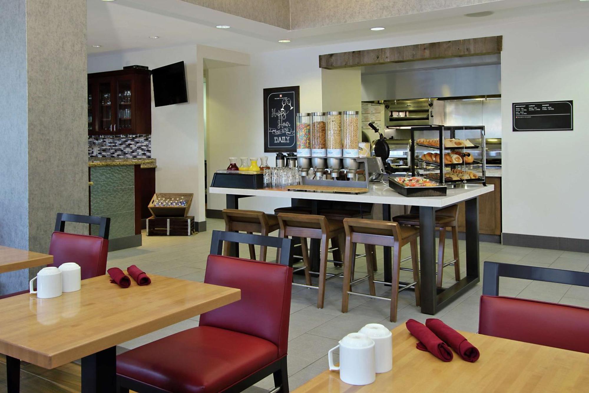 Hilton Garden Inn Sonoma County Airport Санта Роза Екстериор снимка