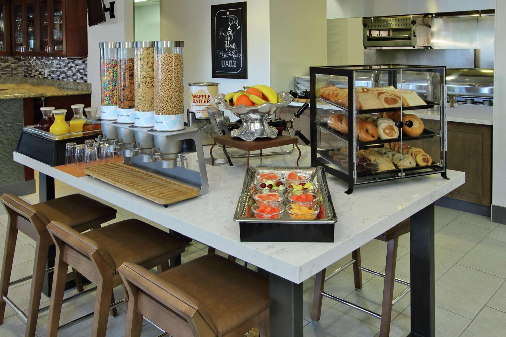 Hilton Garden Inn Sonoma County Airport Санта Роза Екстериор снимка