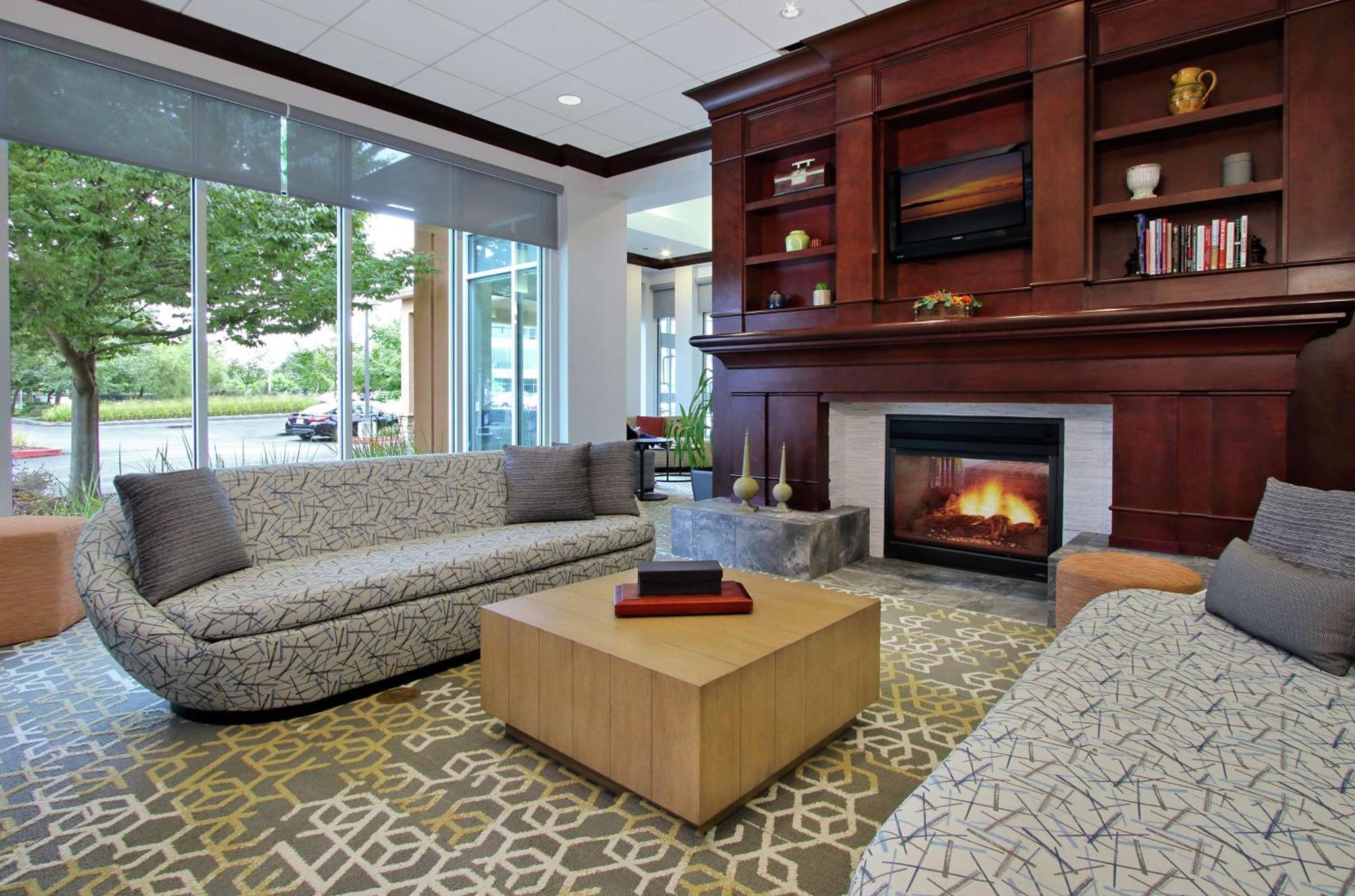 Hilton Garden Inn Sonoma County Airport Санта Роза Екстериор снимка
