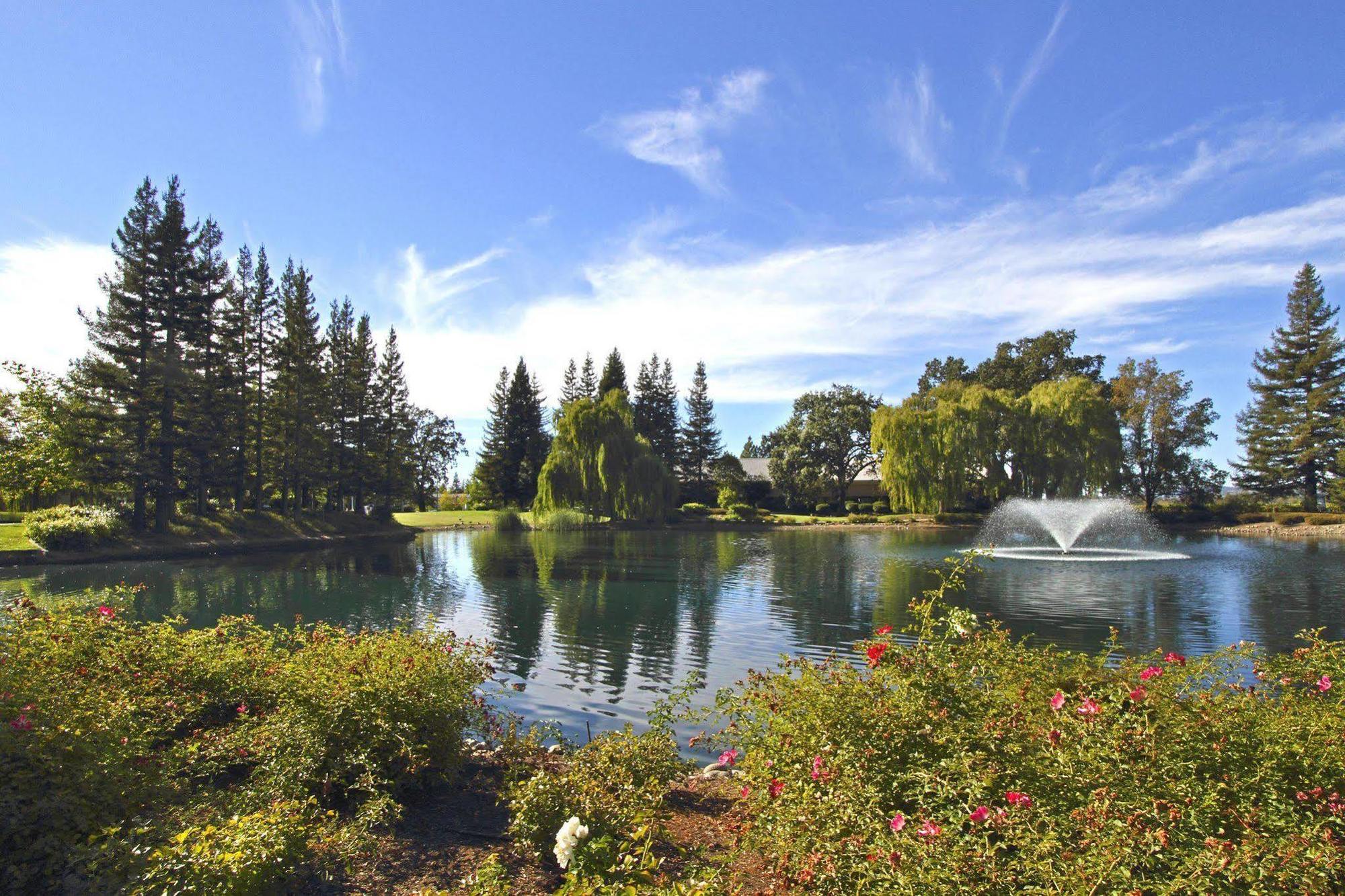 Hilton Garden Inn Sonoma County Airport Санта Роза Екстериор снимка
