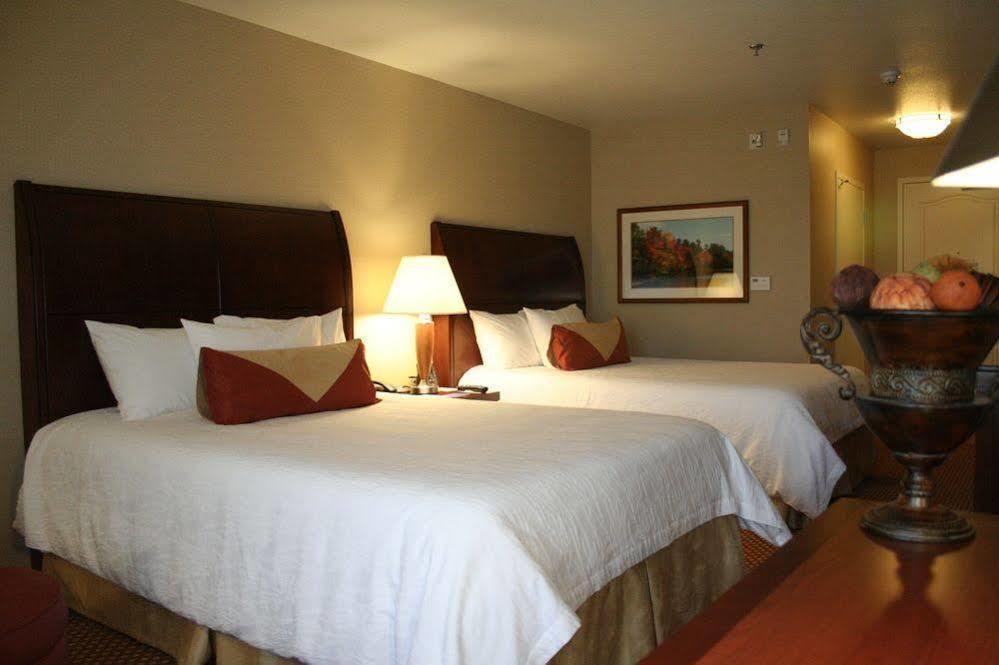 Hilton Garden Inn Sonoma County Airport Санта Роза Екстериор снимка